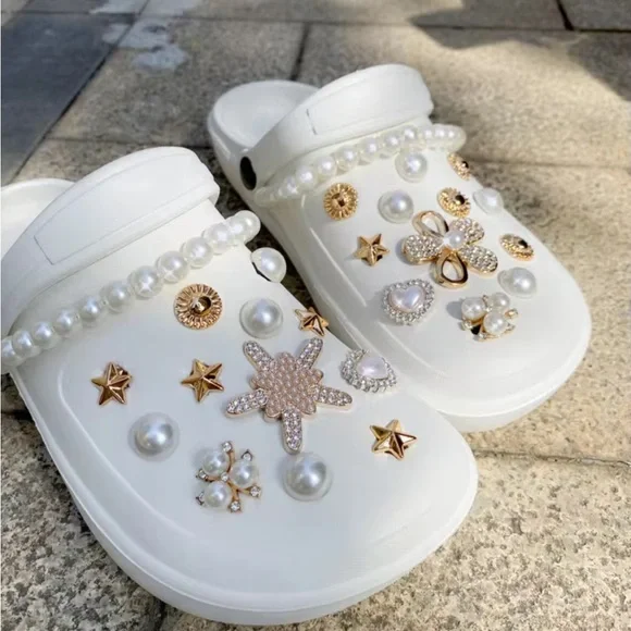 CROCS Gold and White Bejeweled Croc charm Jibbitz - Picture 3 of 3